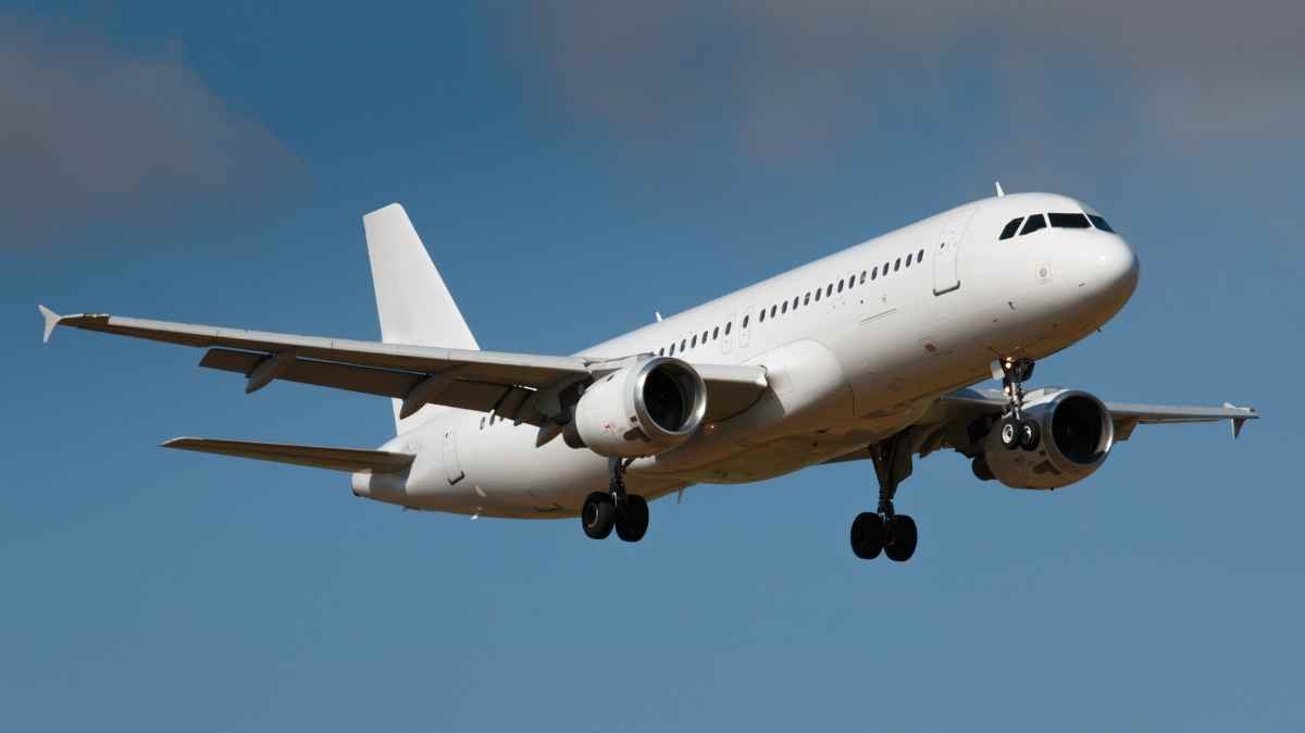 Passo a passo para encontrar passagens de avião baratas e viajar mais pagando apenas R$ 200