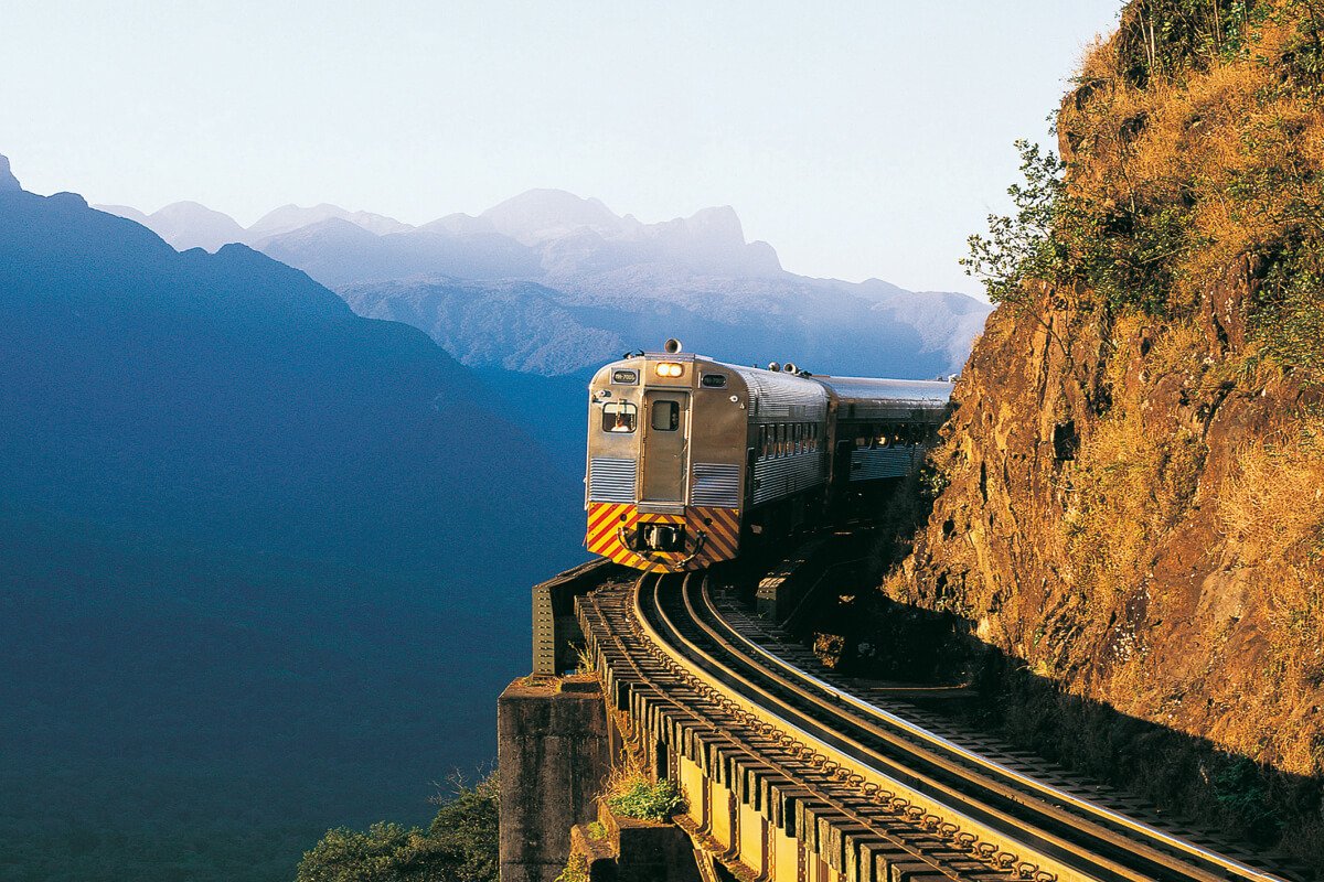 Uma viagem ferroviária pela Serra do Mar em grande estilo e alto padrão